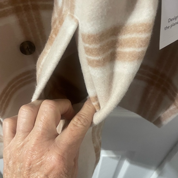 Time and True size large heavy winter coat.  Cream and tan plaid - Picture 2 of 6